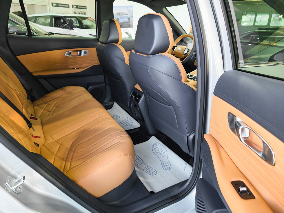 Geely EX5 Гибрид Макс EM-i, серебряный