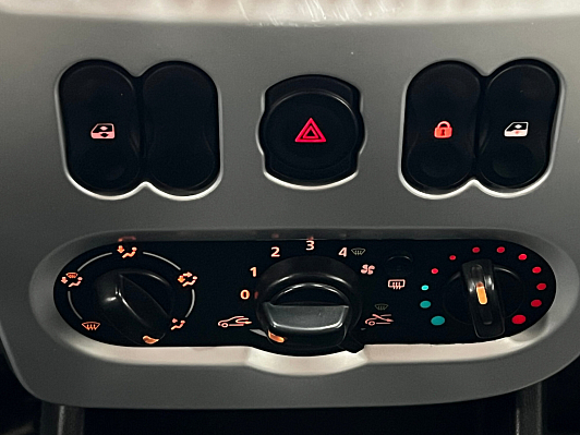 Renault Logan Expression, 2014 года, пробег 140000 км