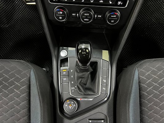 Volkswagen Tiguan Highline, 2019 года, пробег 125699 км