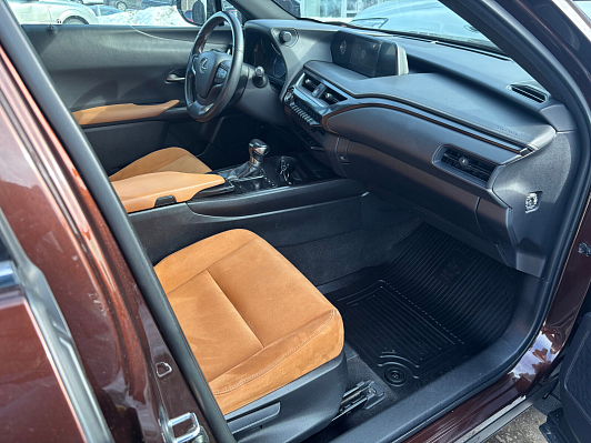 Lexus UX #live, 2019 года, пробег 116848 км