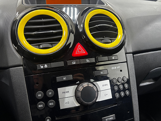Opel Corsa Color Edition, 2011 года, пробег 93302 км