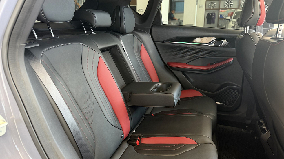 Geely Coolray Эксклюзив, фиолетовый