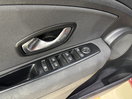 Renault Fluence, 2011 года, пробег 218432 км