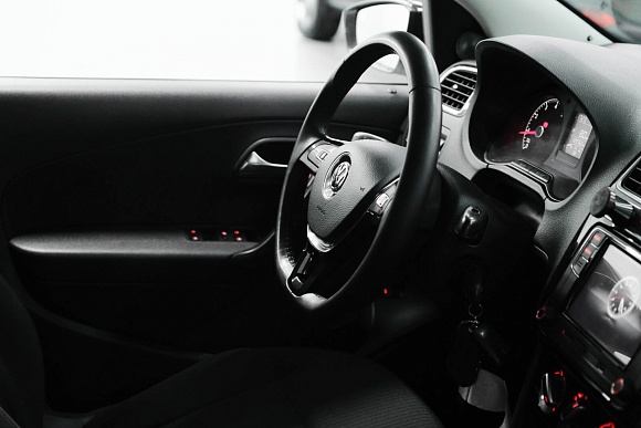 Volkswagen Polo Life, 2017 года, пробег 129000 км
