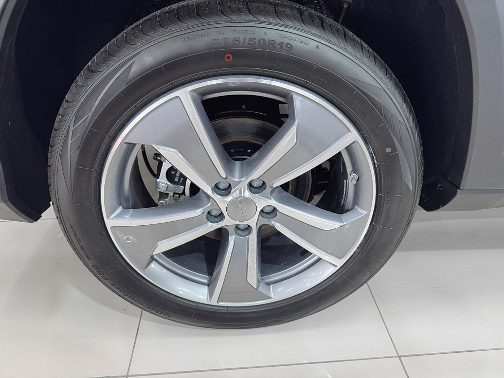 Geely Okavango Флагман, серый
