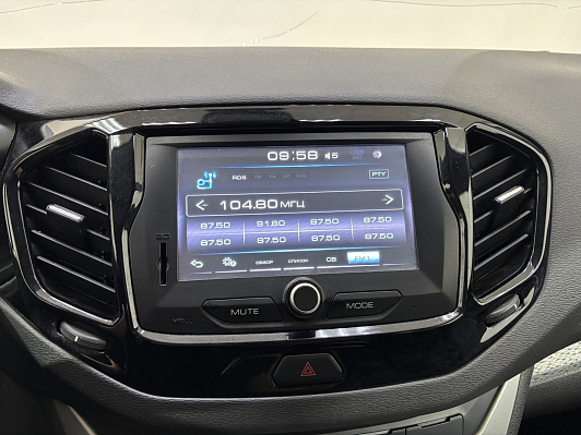Lada (ВАЗ) Vesta Luxe Multimedia (2017-2019), 2018 года, пробег 152280 км