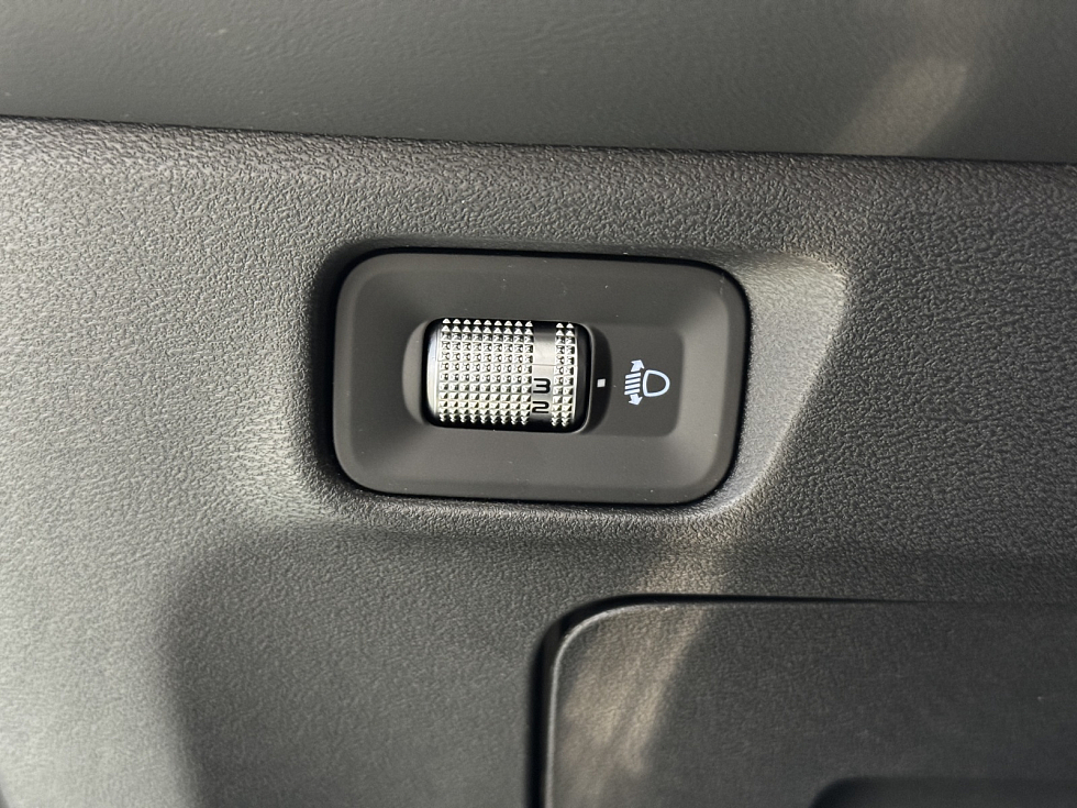 Geely Monjaro Флагман, белый