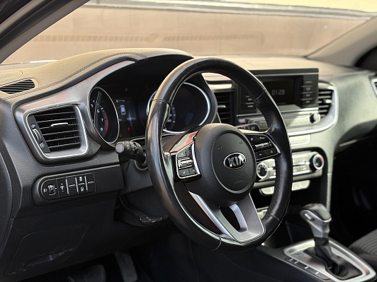 Kia Ceed Luxe, 2021 года, пробег 102400 км