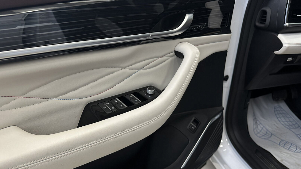Geely Monjaro Flagship (2023-2025), белый