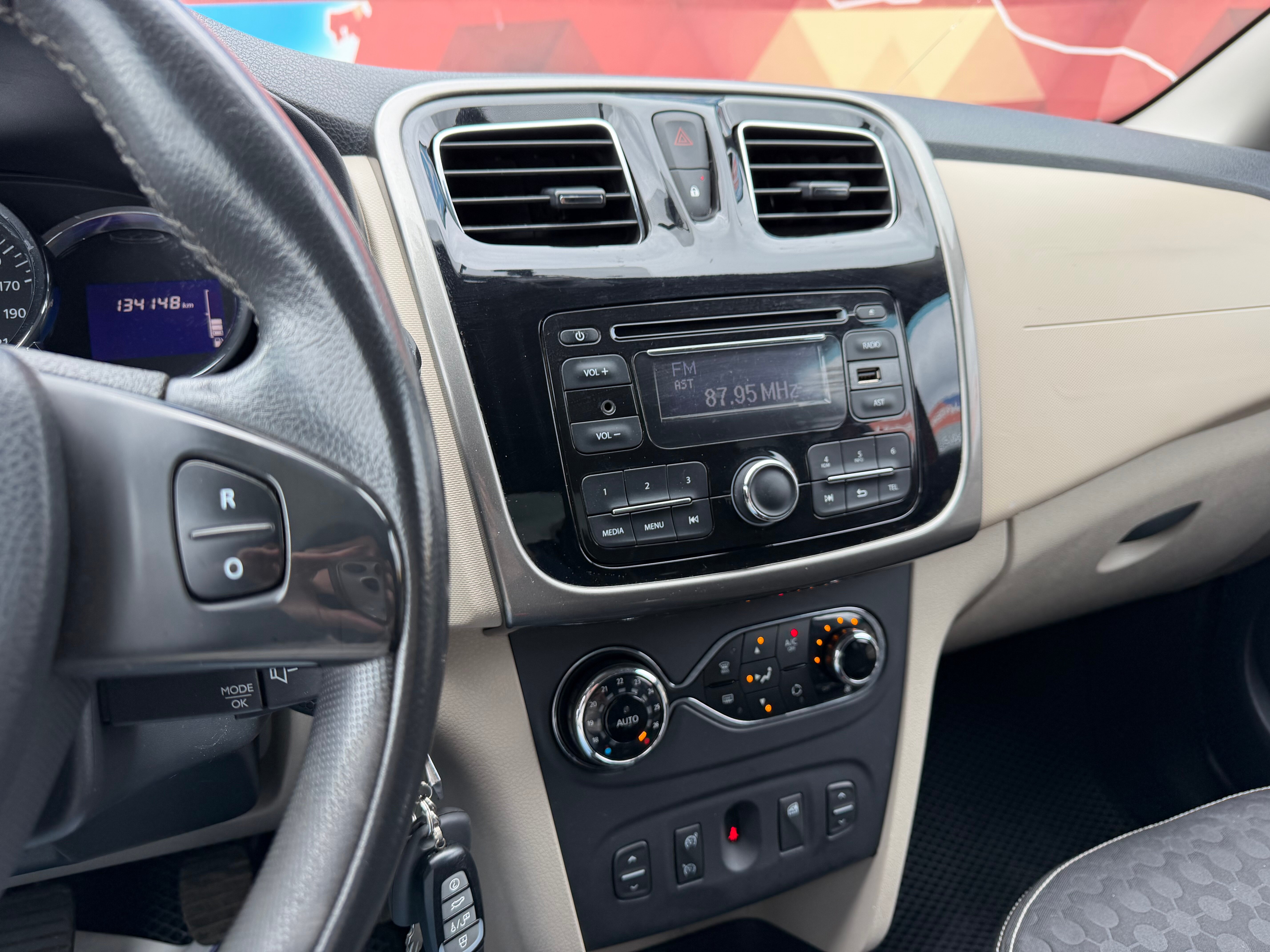 Renault Logan Luxe Privilege, 2015 года, пробег 133300 км