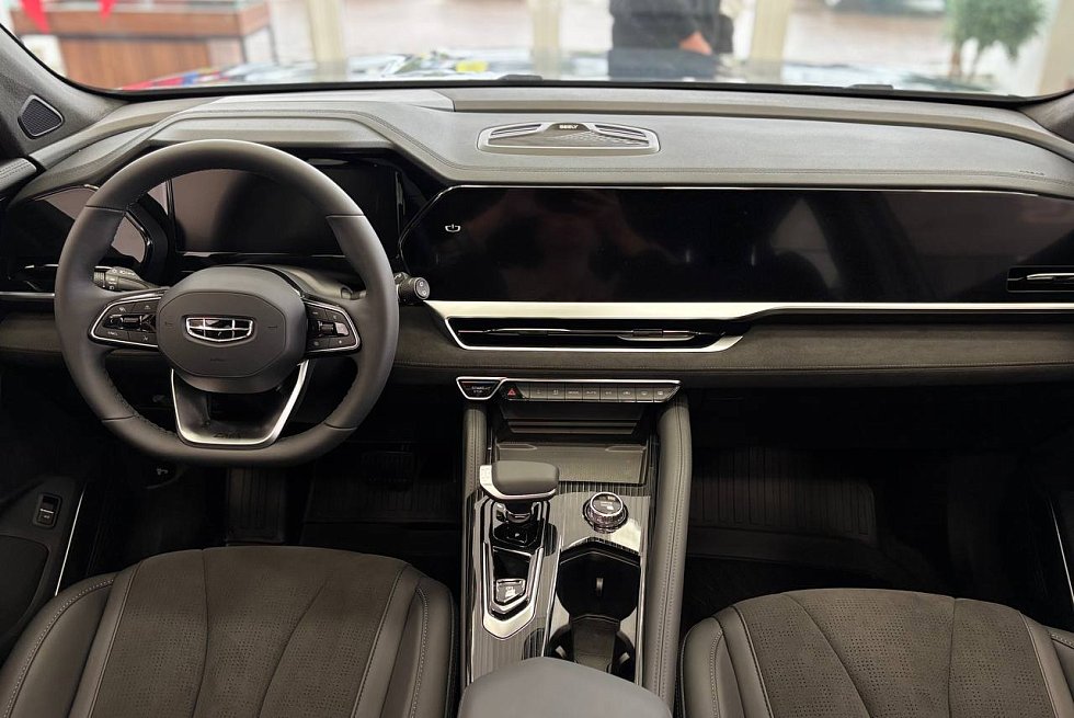 Geely Monjaro Люкс, серый