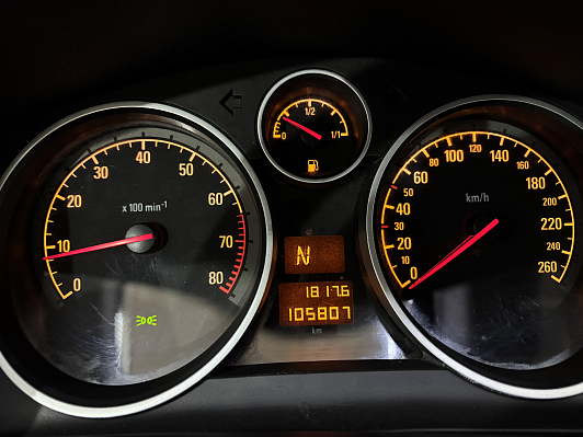Opel Astra, 2012 года, пробег 105806 км