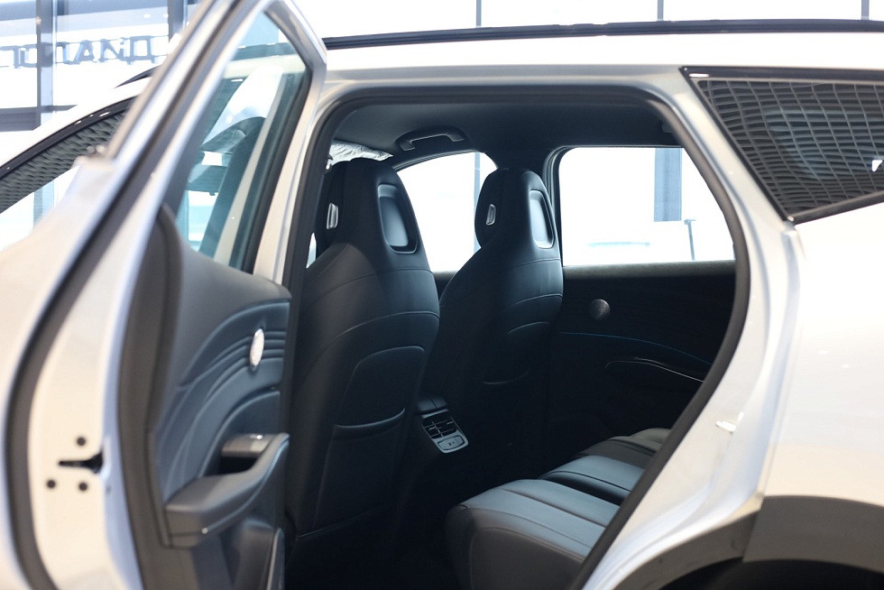 Omoda C7 Joy, серебряный