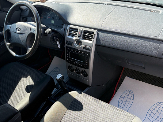 Lada (ВАЗ) Priora Люкс, 2011 года, пробег 240000 км
