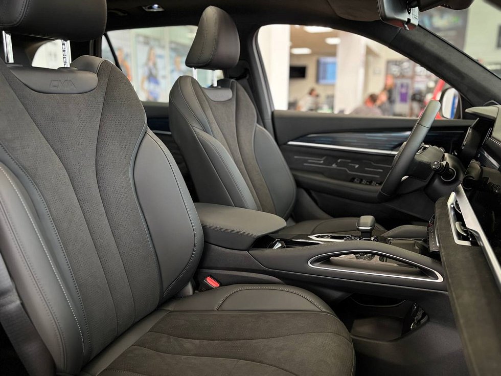 Geely Monjaro Люкс, серый