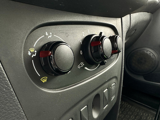 Renault Logan Access, 2019 года, пробег 78500 км