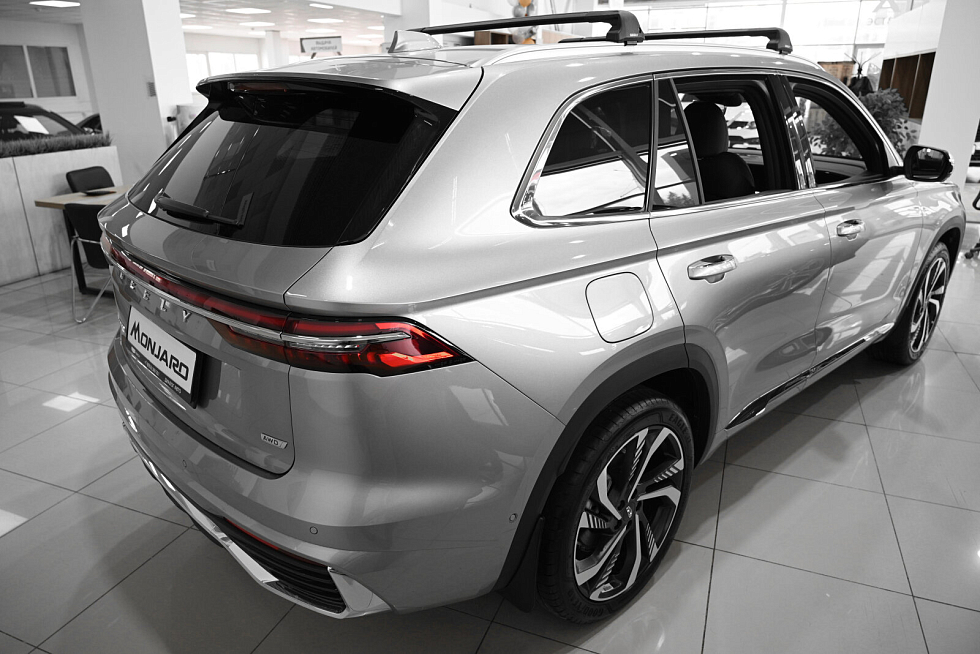 Geely Monjaro , серебряный