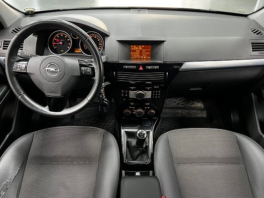 Opel Astra, 2011 года, пробег 135363 км