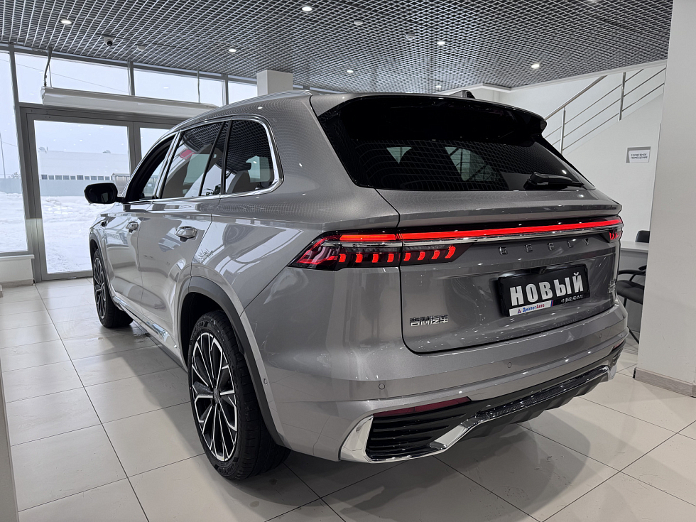 Geely Monjaro Flagship (2023-2025), серебряный