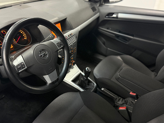 Opel Astra, 2011 года, пробег 245000 км