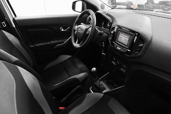 Lada (ВАЗ) XRAY Top Юбилейная (2016-2017), 2016 года, пробег 97000 км