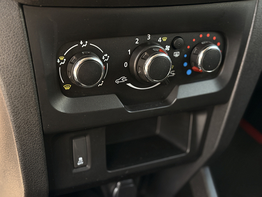 Lada (ВАЗ) XRAY Optima Air conditioner (2018), 2020 года, пробег 135202 км