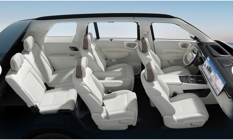 Lynk & Co 900 Discovery (6 seats), серебряный