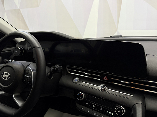 Hyundai Elantra LUX, 2023 года, пробег 76279 км