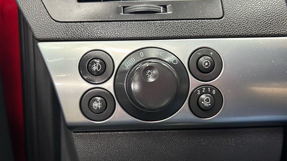 Opel Astra, 2012 года, пробег 105806 км