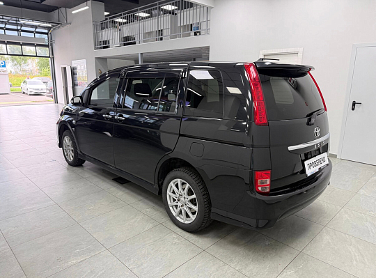 Toyota ISis, 2010 года, пробег 185773 км