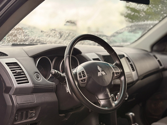 Mitsubishi Outlander Intense, 2011 года, пробег 246279 км