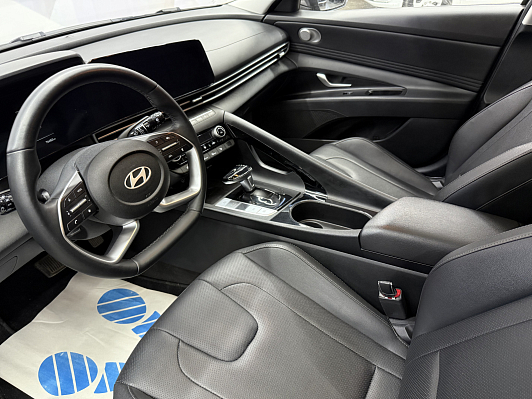 Hyundai Elantra LUX, 2023 года, пробег 76279 км