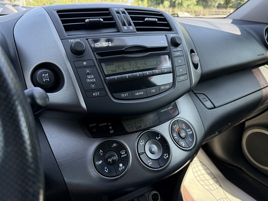 Toyota RAV4, 2011 года, пробег 196465 км