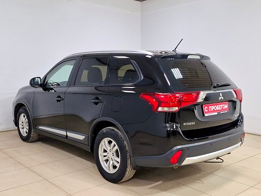 Mitsubishi Outlander Intense, 2016 года, пробег 294901 км