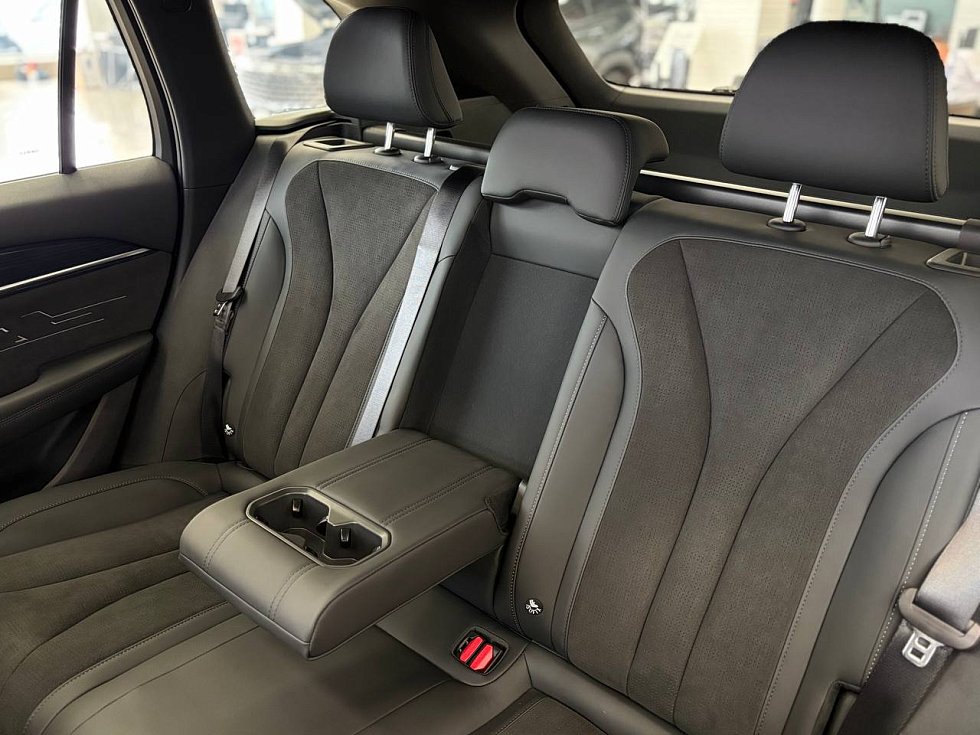 Geely Monjaro Люкс, серый