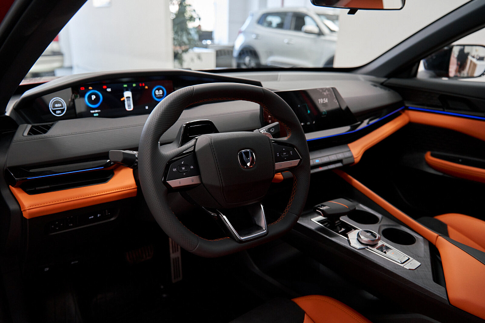 Changan UNI-V LX, красный