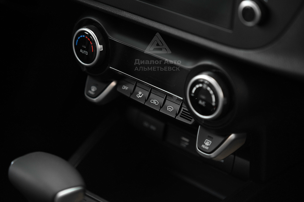 Solaris KRS Luxe AV, красный