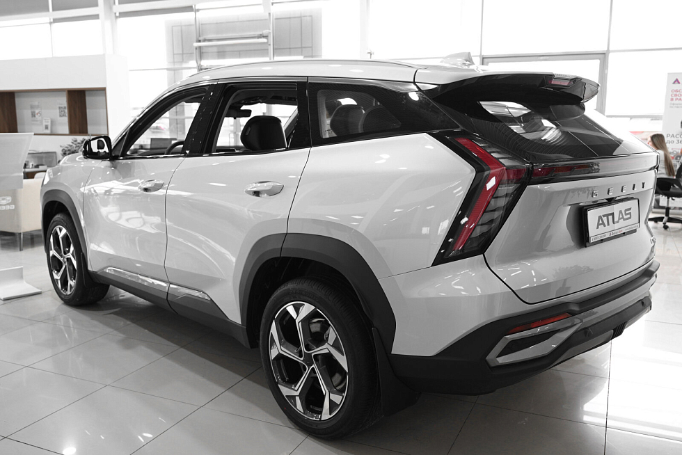 Geely Atlas Флагман, серебряный