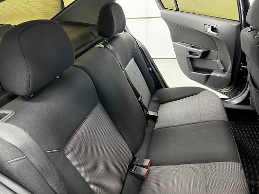 Opel Astra, 2011 года, пробег 242877 км