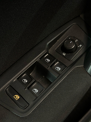 Volkswagen Tiguan Trendline, 2019 года, пробег 105000 км