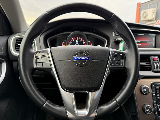 Volvo V40 Cross Country, 2016 года, пробег 100000 км