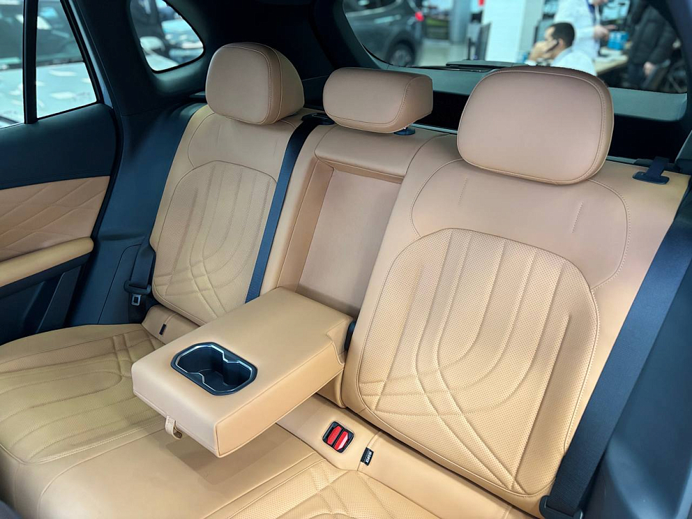 Geely EX5 EM-i Макс, серебряный