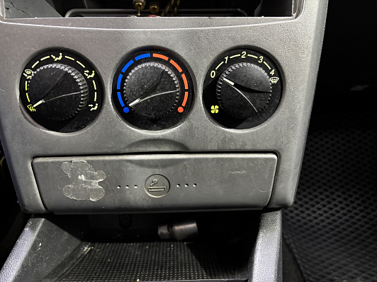 Lada (ВАЗ) Priora Люкс, 2012 года, пробег 175800 км
