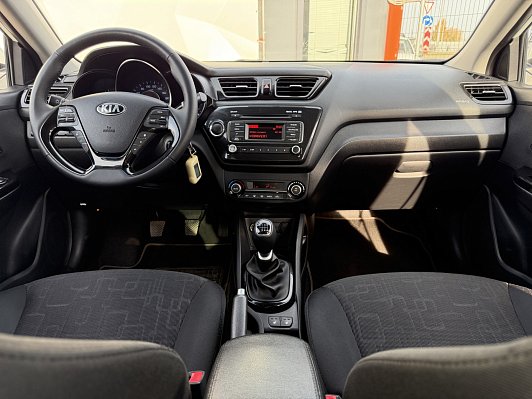 Kia Rio Prestige, 2015 года, пробег 168000 км