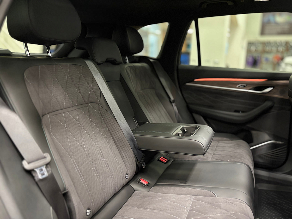 Geely Monjaro Флагман, зеленый