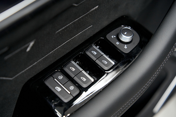 Geely Monjaro Exclusive, серый