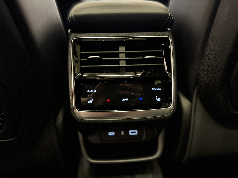 Geely Monjaro Flagship SE, черный