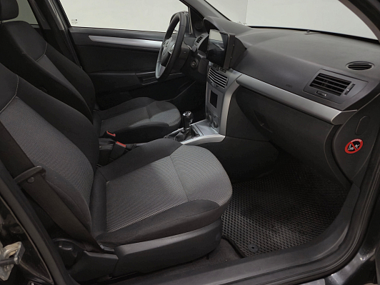 Opel Astra, 2011 года, пробег 171820 км