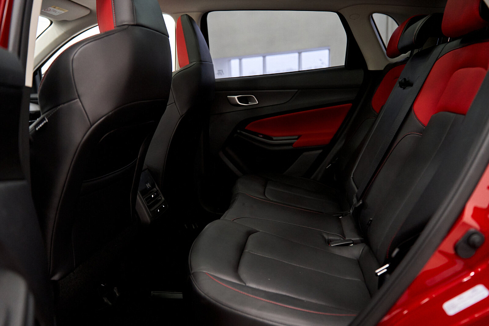 Changan UNI-S (CS55 Plus) Comfort, красный