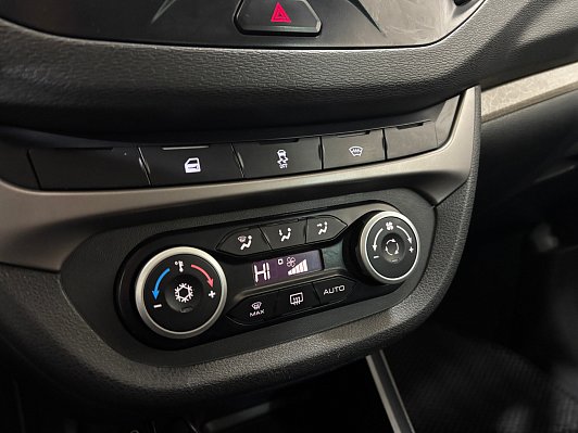 Lada (ВАЗ) Vesta Luxe Multimedia (2019-2021), 2019 года, пробег 111628 км